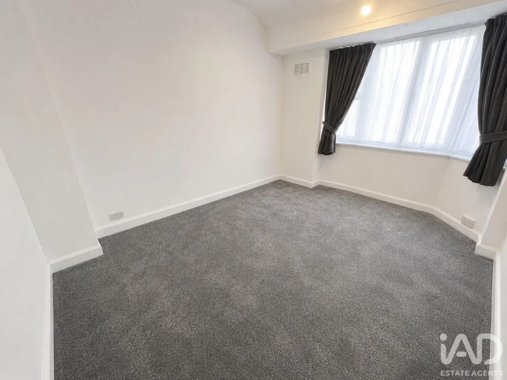 3 bedroom semi-detached house for rent