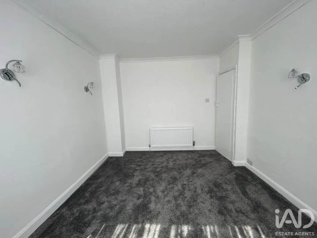 3 bedroom semi-detached house for rent