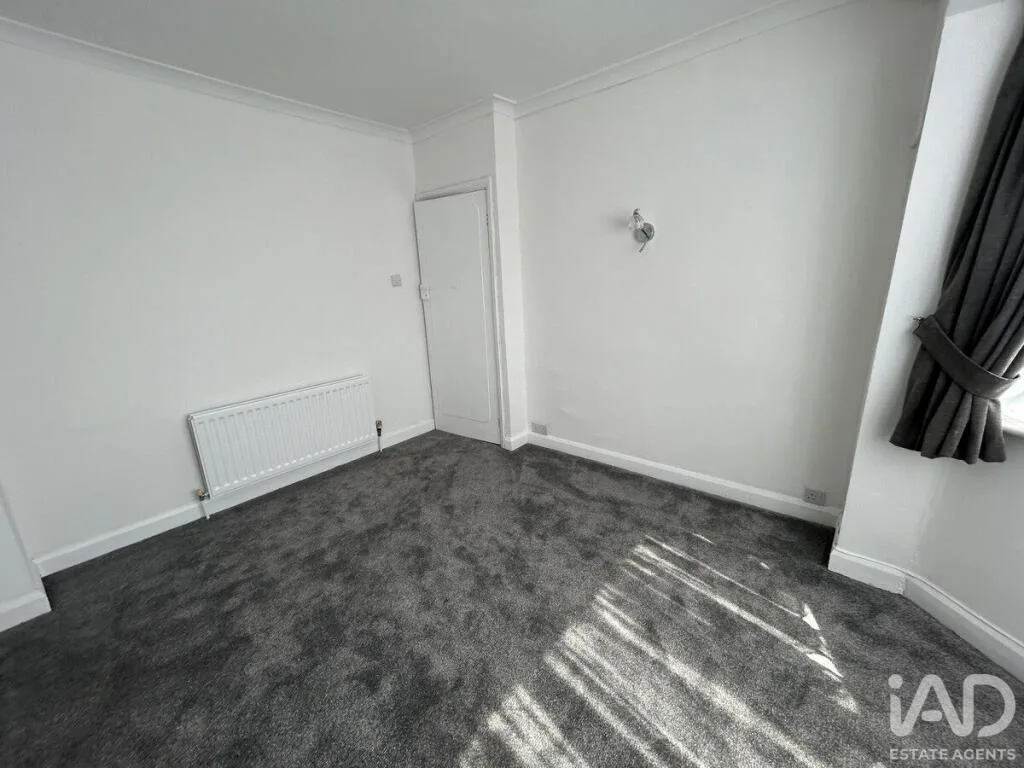 3 bedroom semi-detached house for rent