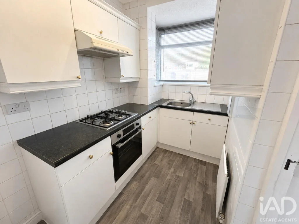 3 bedroom semi-detached house for rent