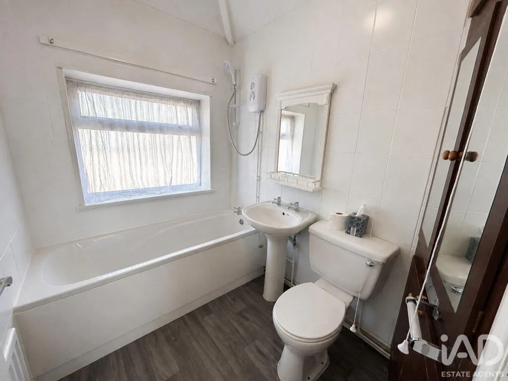 3 bedroom semi-detached house for rent