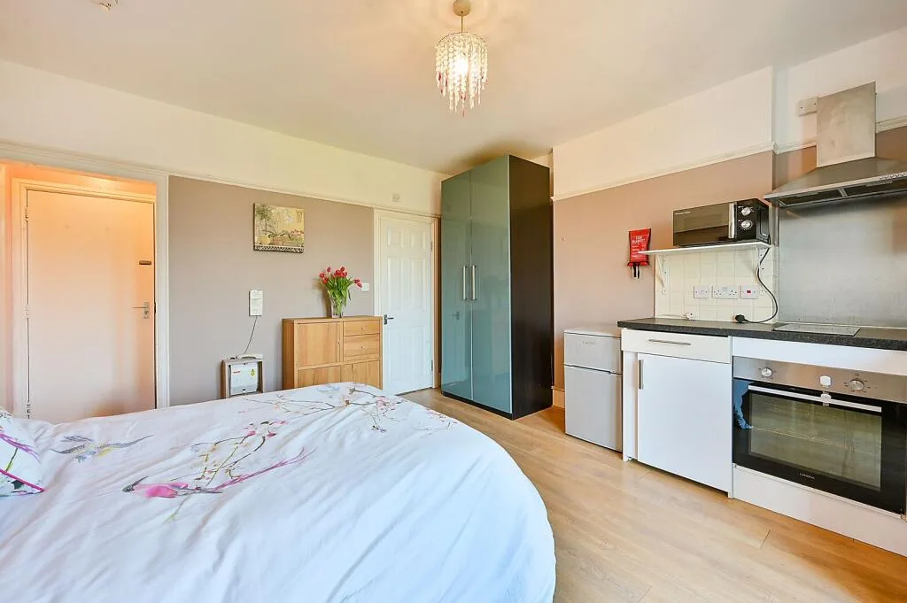 Studio flat for rent