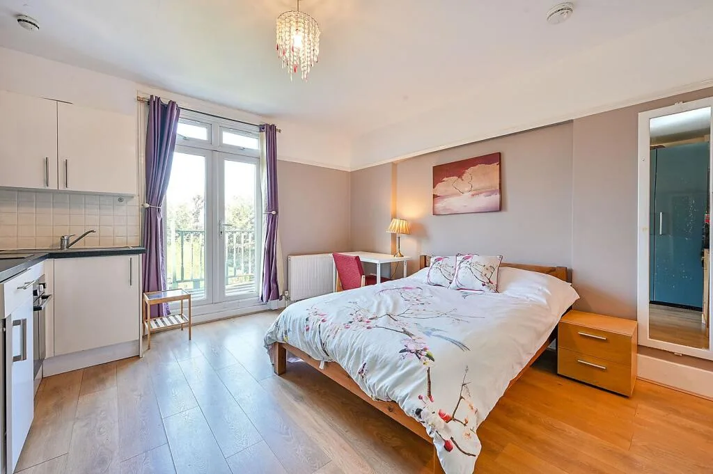 Studio flat for rent