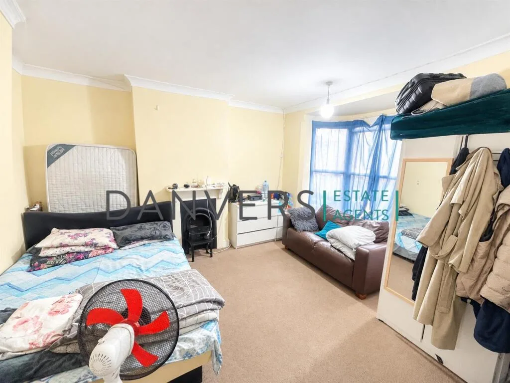 4 bedroom terraced house for rent