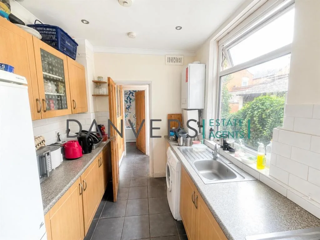4 bedroom terraced house for rent