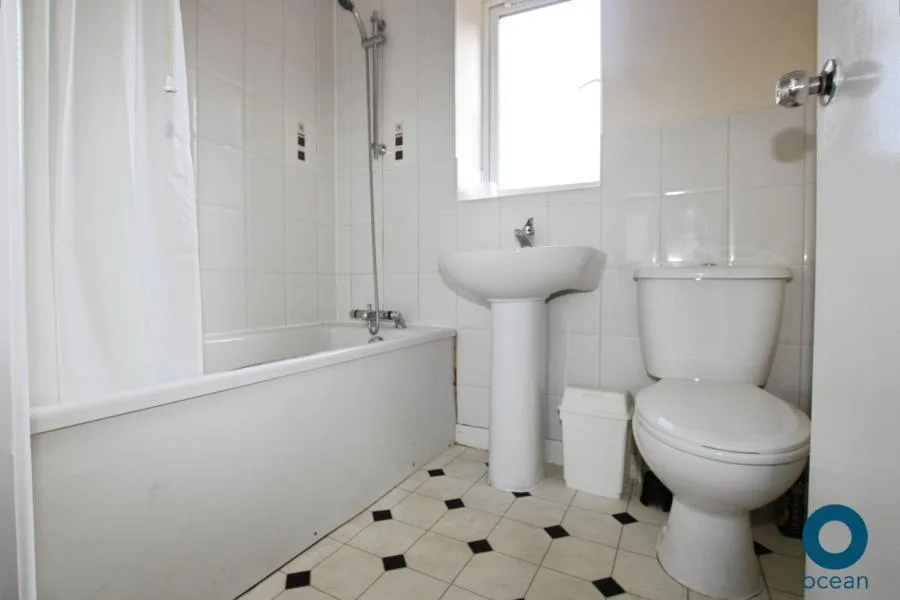 5 bedroom detached house for rent