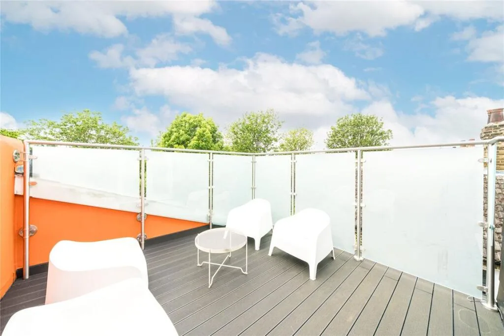 1 bedroom maisonette for rent