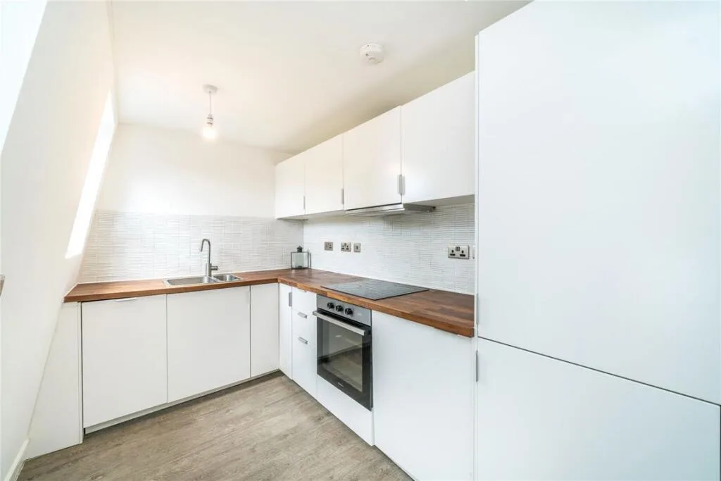 1 bedroom maisonette for rent