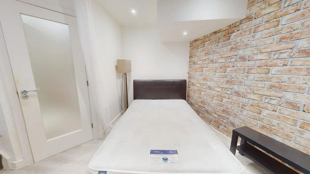 1 bedroom maisonette for rent