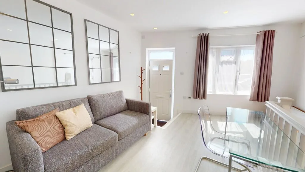 1 bedroom maisonette for rent