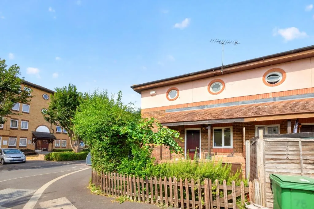 1 bedroom end of terrace house for rent