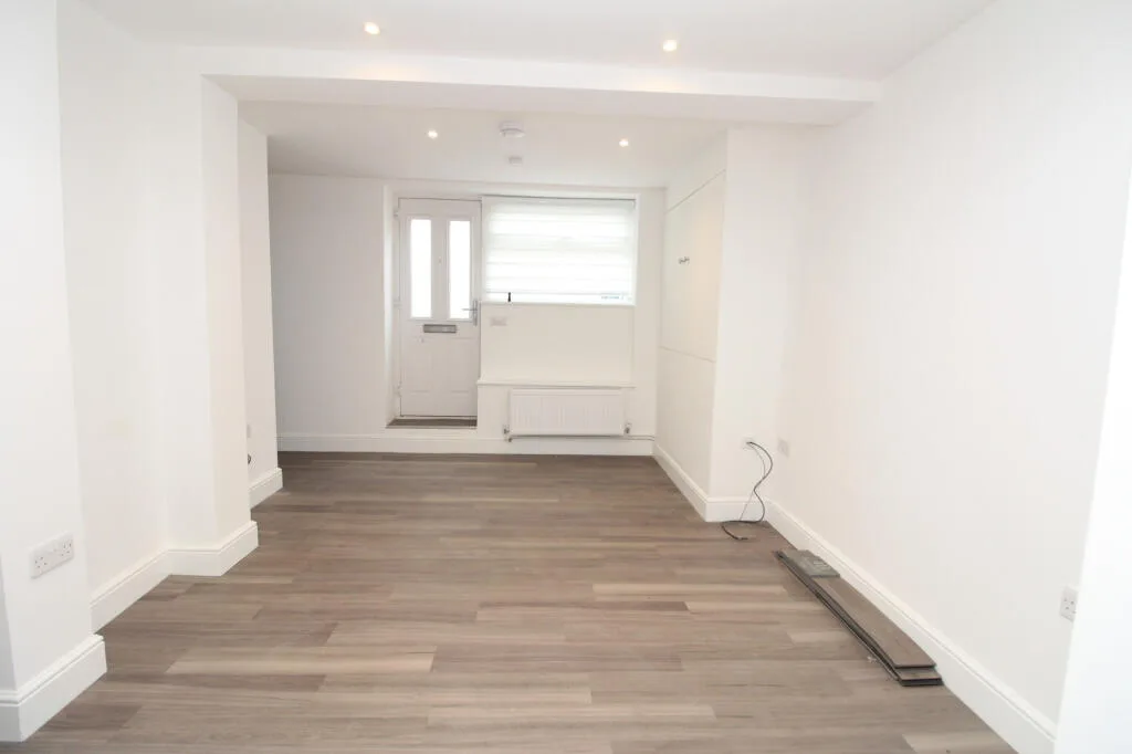 2 bedroom maisonette for rent