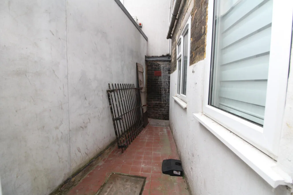 2 bedroom maisonette for rent