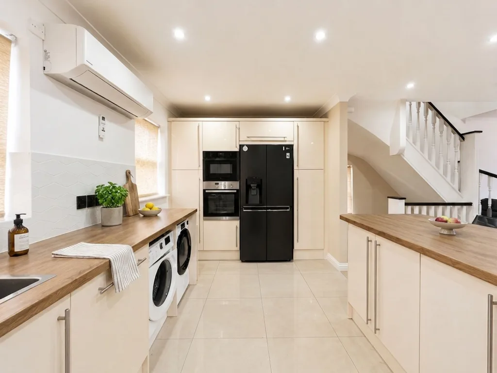 3 bedroom end of terrace house for rent
