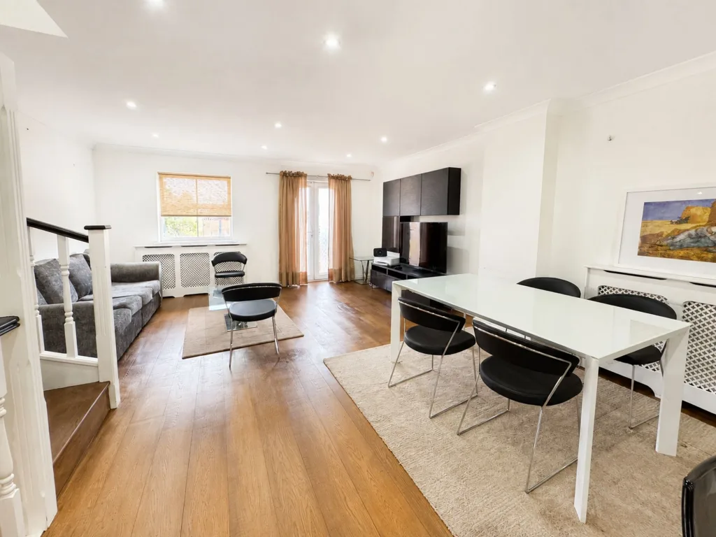 3 bedroom end of terrace house for rent