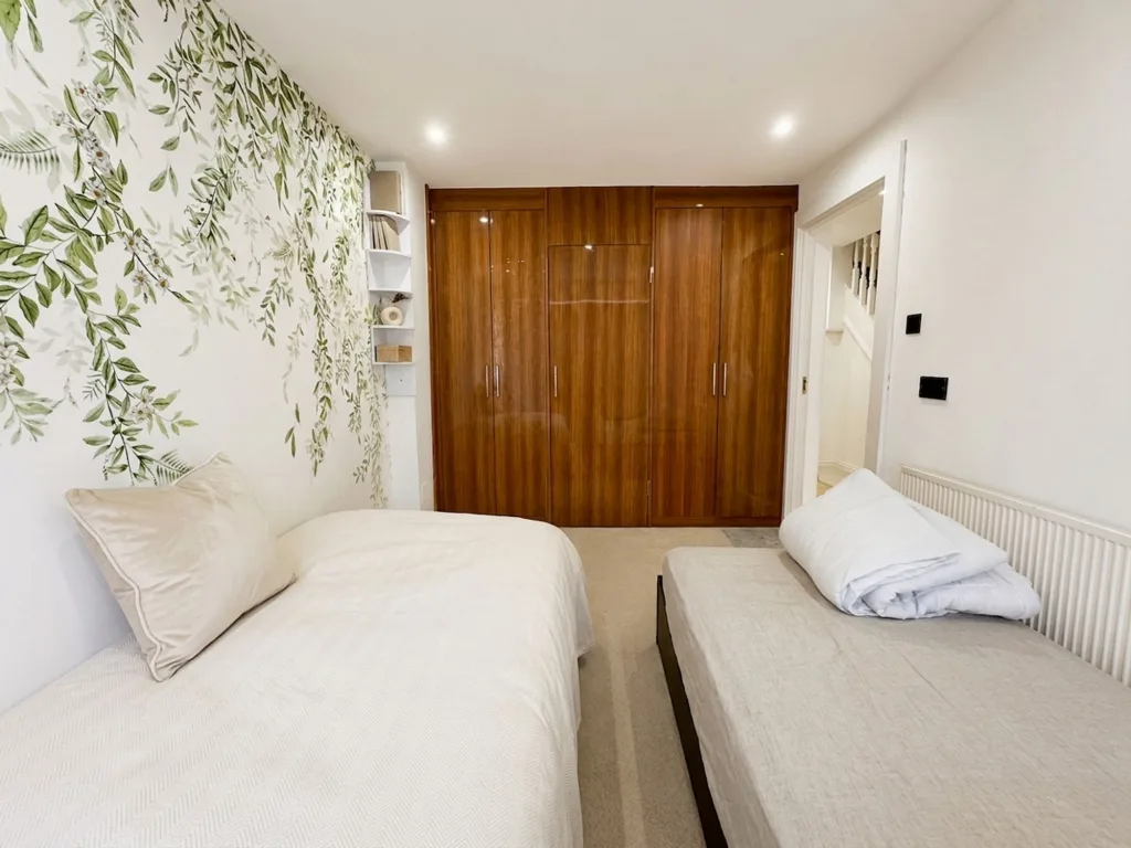3 bedroom end of terrace house for rent