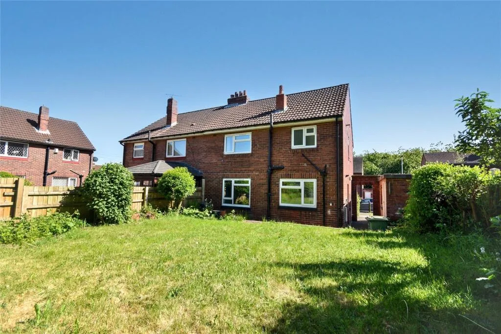 3 bedroom semi-detached house for rent