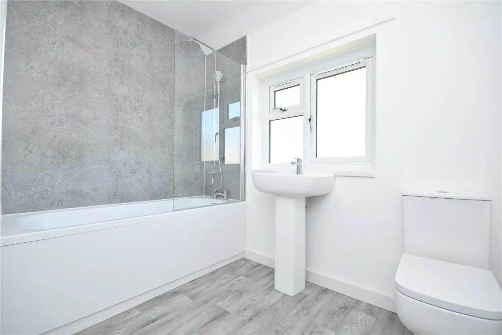 3 bedroom semi-detached house for rent