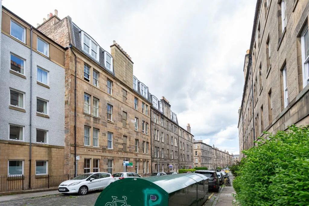 3 bedroom flat for rent