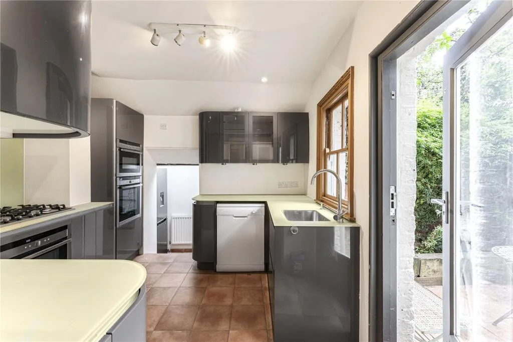 3 bedroom semi-detached house for rent