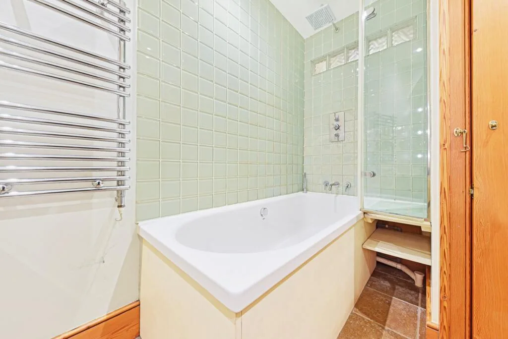 3 bedroom semi-detached house for rent