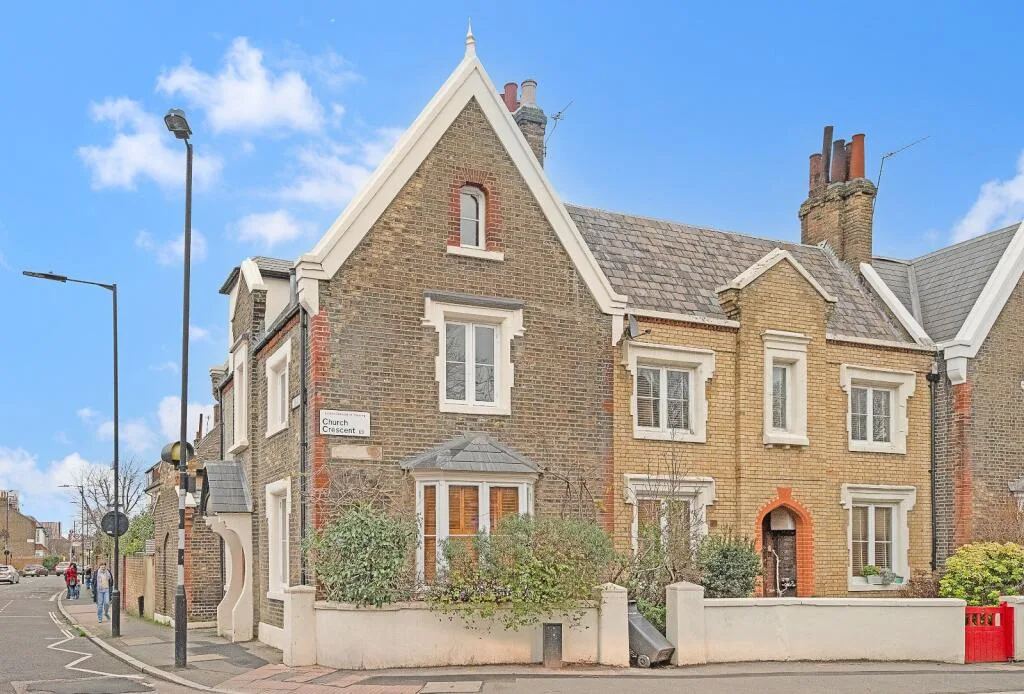 3 bedroom semi-detached house for rent