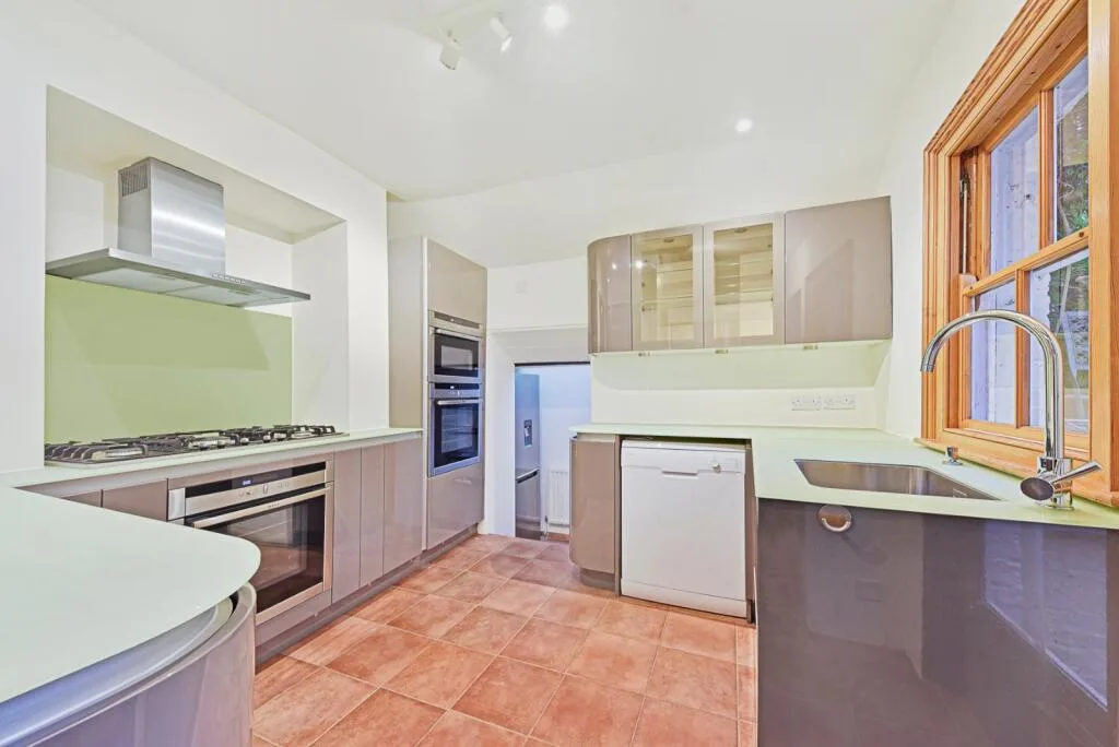 3 bedroom semi-detached house for rent