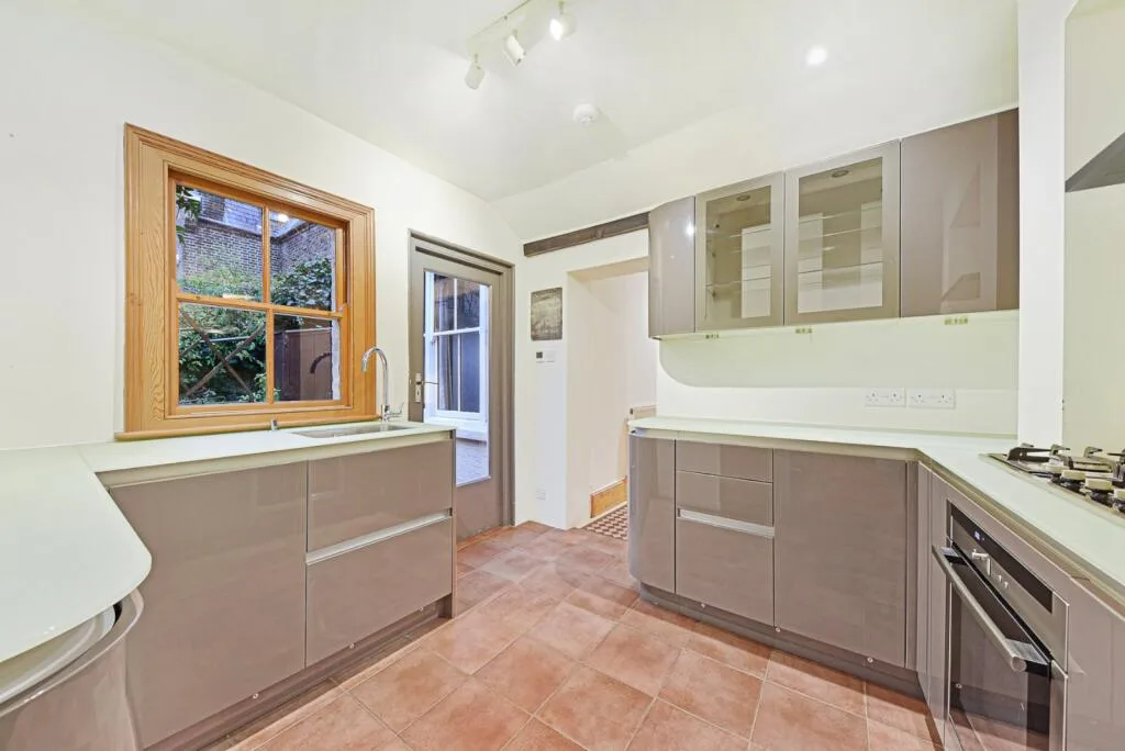 3 bedroom semi-detached house for rent