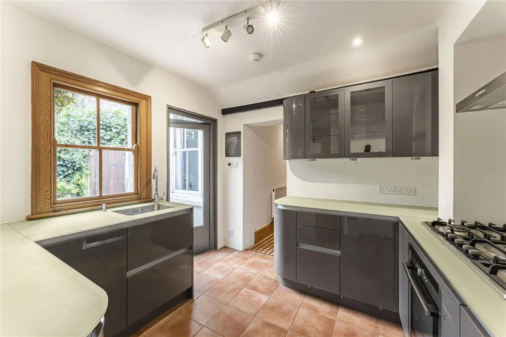 3 bedroom semi-detached house for rent