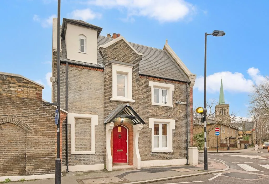 3 bedroom semi-detached house for rent