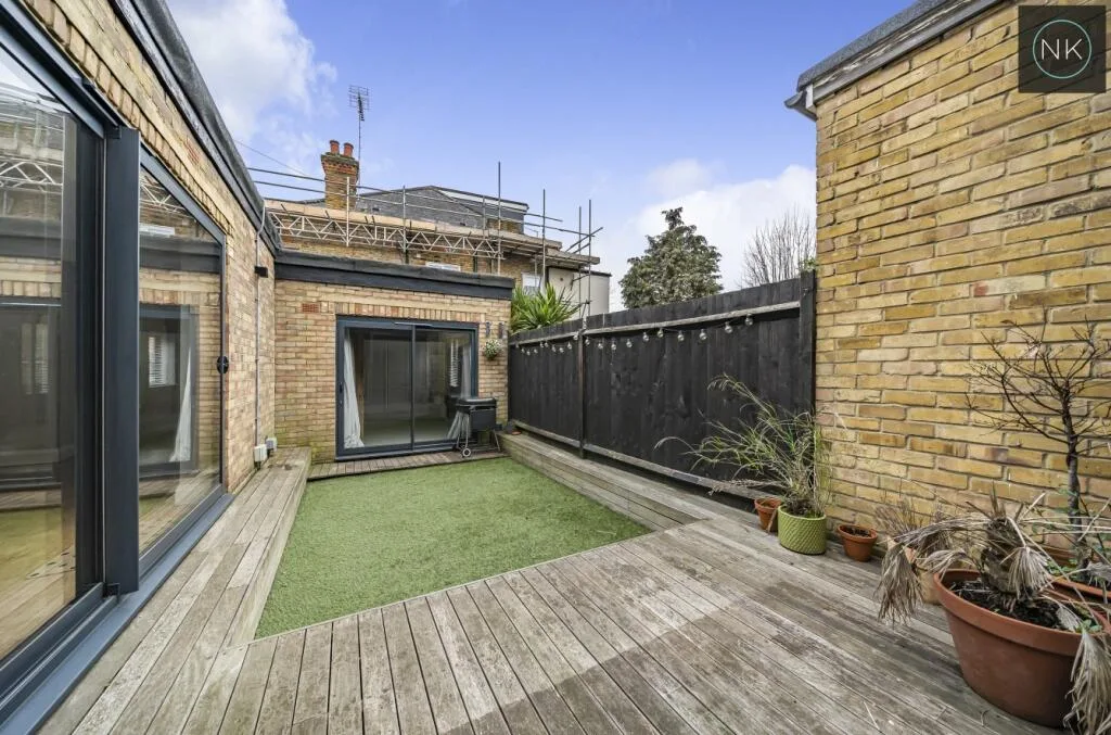 2 bedroom end of terrace house for rent