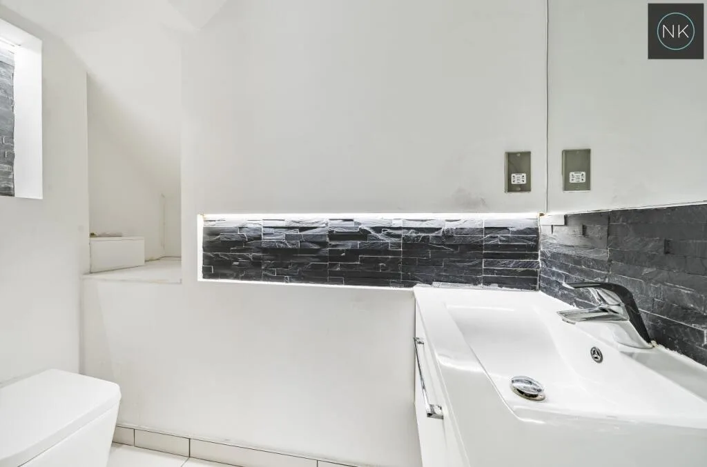2 bedroom end of terrace house for rent