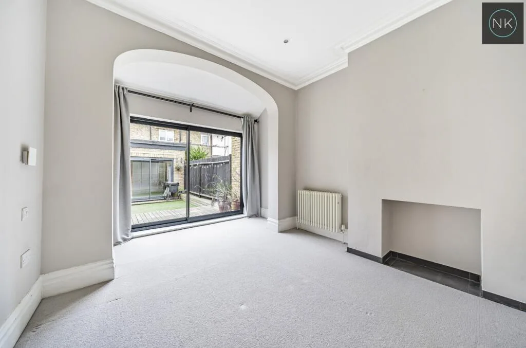 2 bedroom end of terrace house for rent