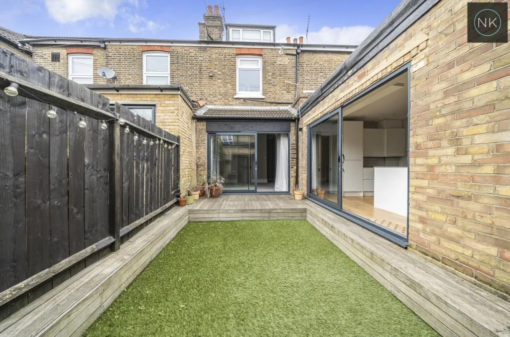 2 bedroom end of terrace house for rent