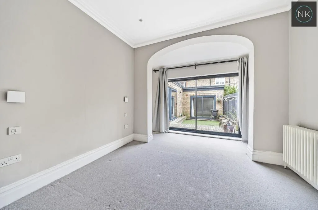 2 bedroom end of terrace house for rent