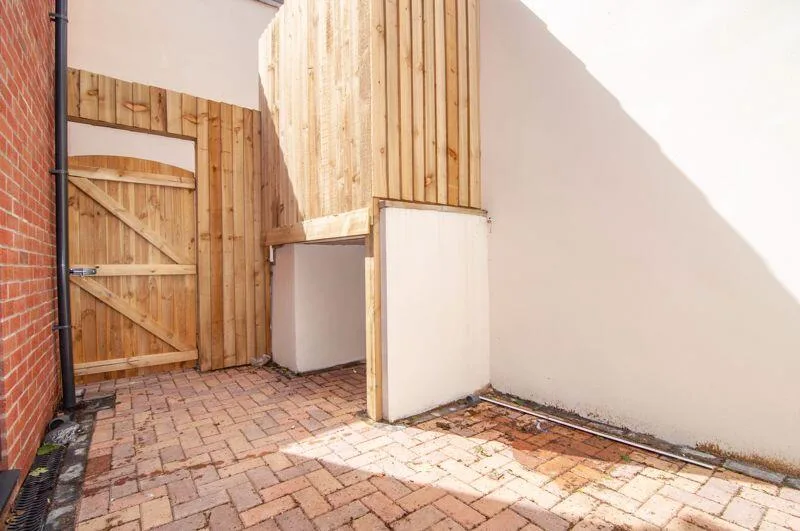 2 bedroom house for rent