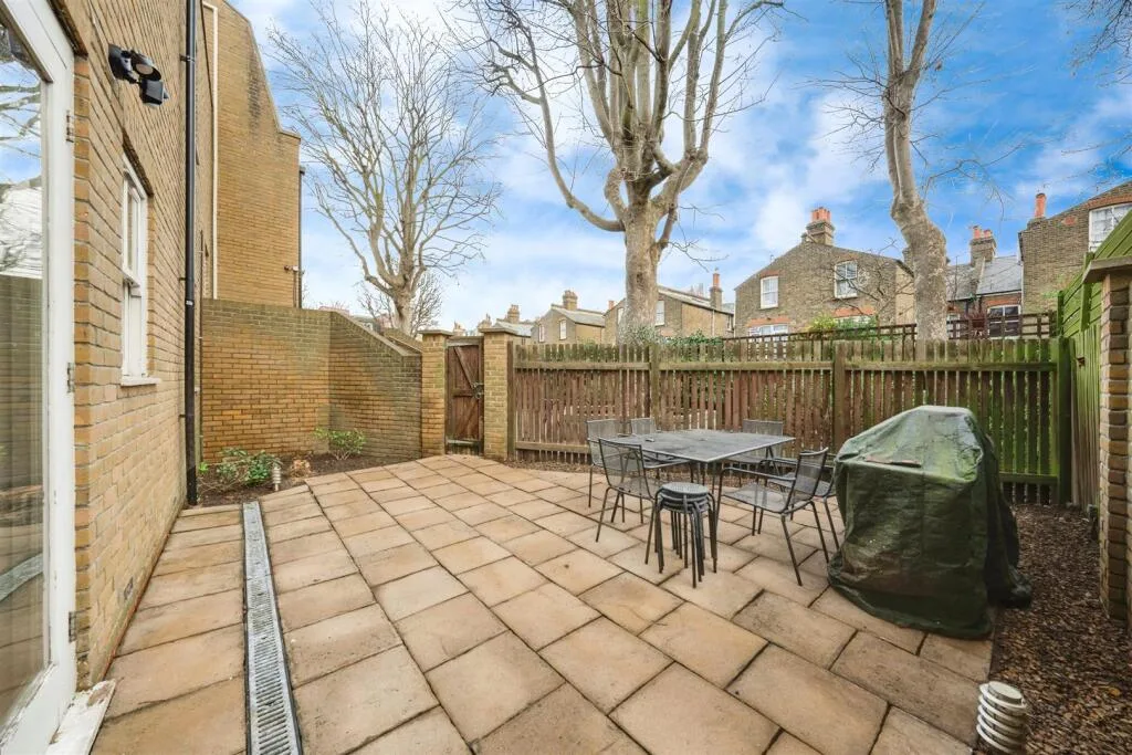 1 bedroom house for rent