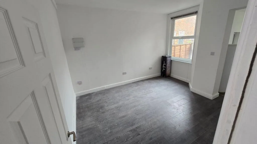 4 bedroom semi-detached house for rent