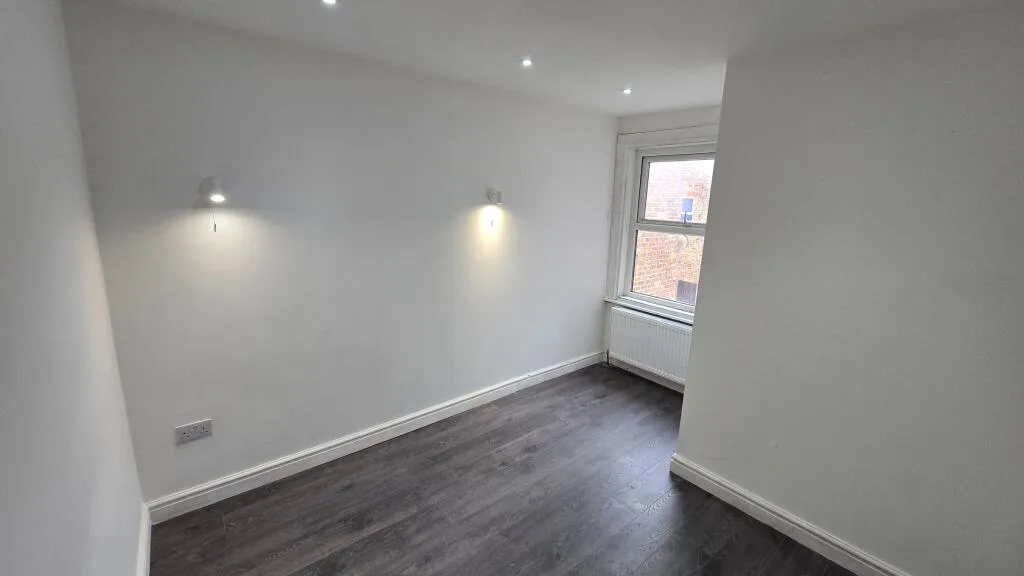 4 bedroom semi-detached house for rent