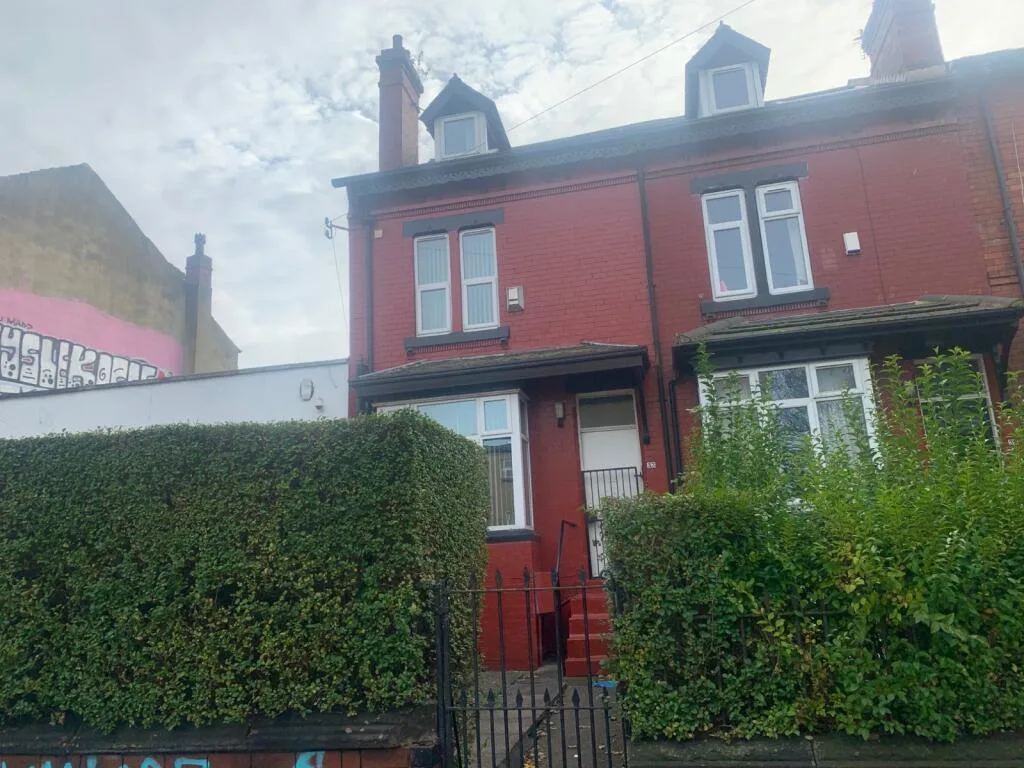 5 bedroom end of terrace house for rent
