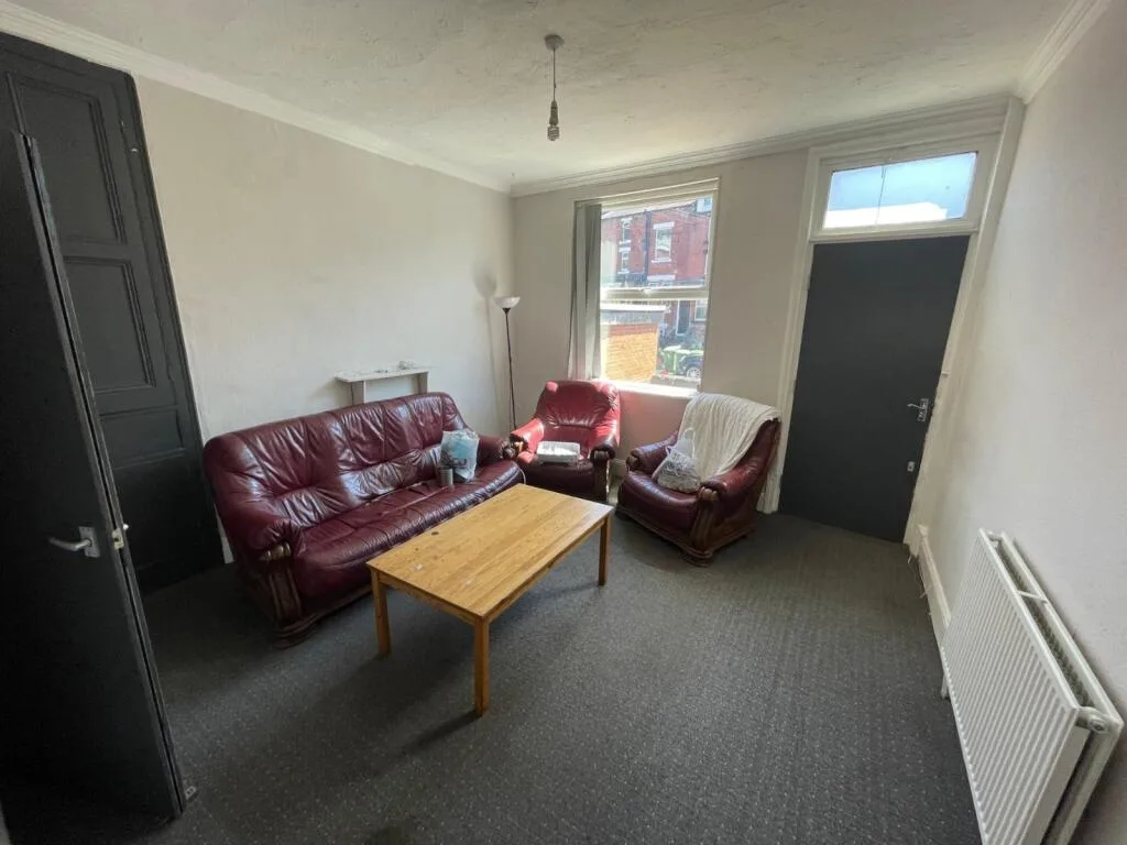 5 bedroom end of terrace house for rent