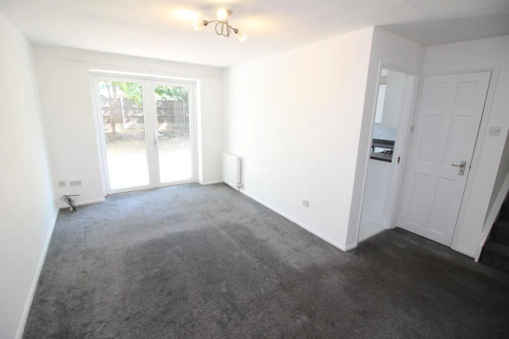 4 bedroom end of terrace house for rent