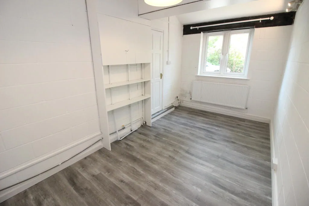 4 bedroom end of terrace house for rent