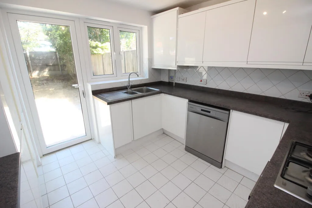 4 bedroom end of terrace house for rent