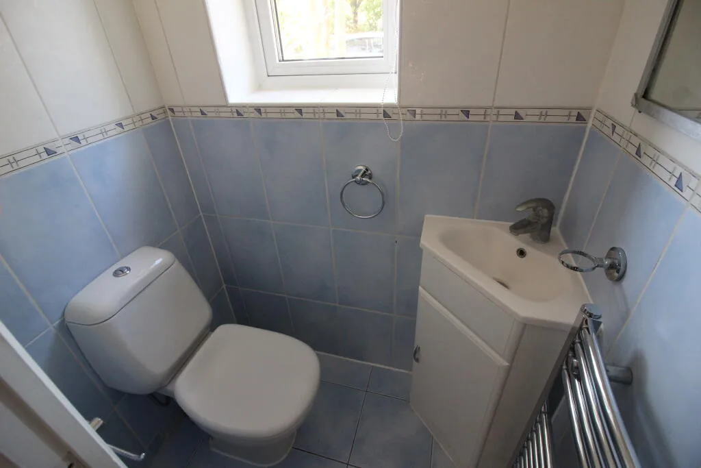 4 bedroom end of terrace house for rent
