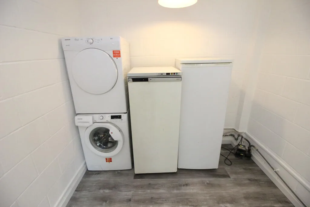 4 bedroom end of terrace house for rent