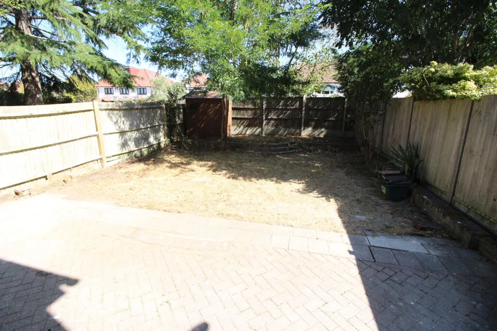 4 bedroom end of terrace house for rent