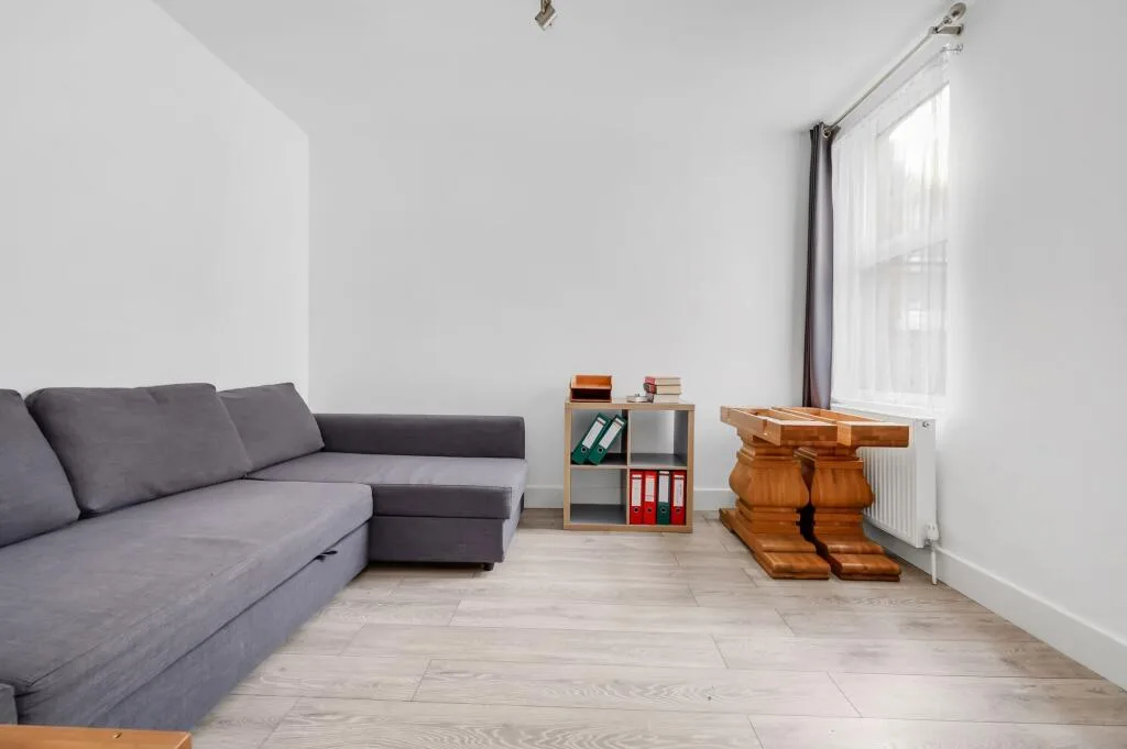 5 bedroom terraced house for rent