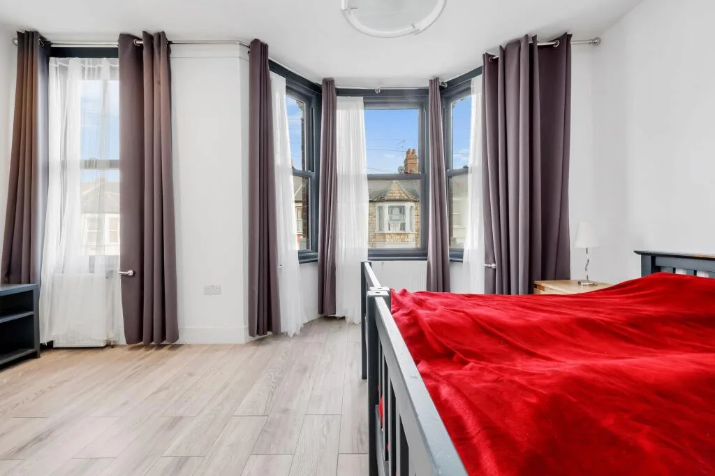 5 bedroom terraced house for rent