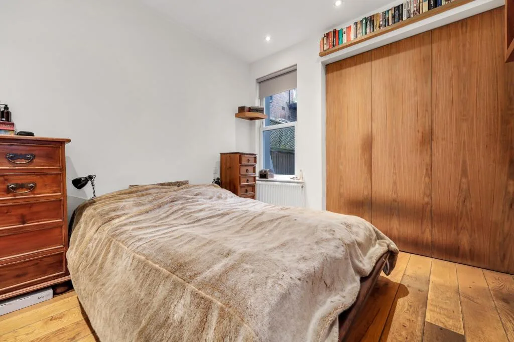 5 bedroom terraced house for rent